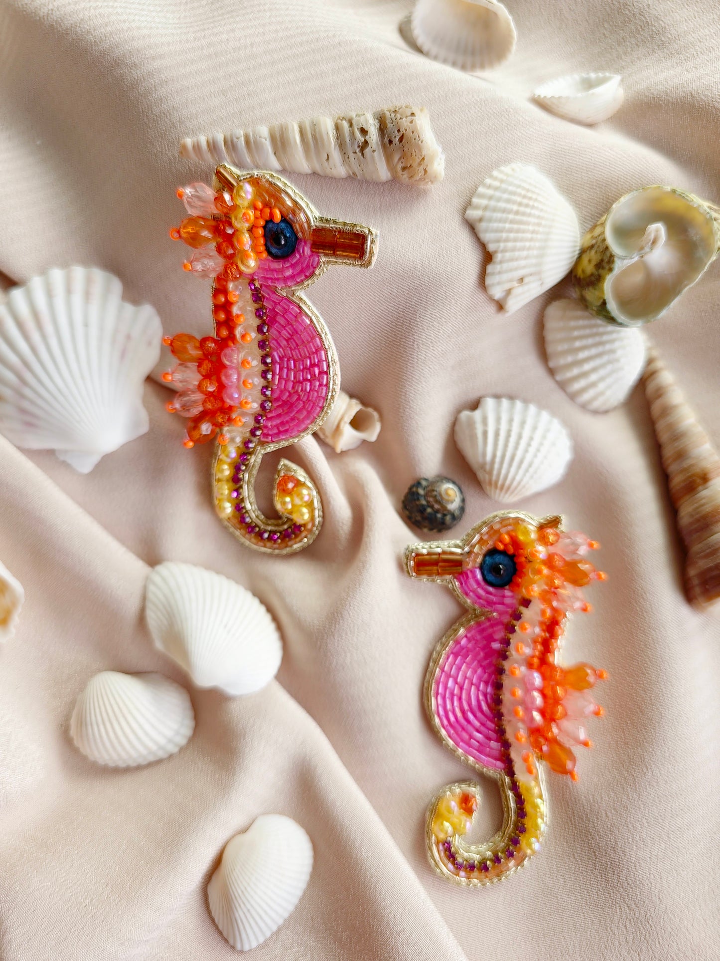 Sea horse brooch